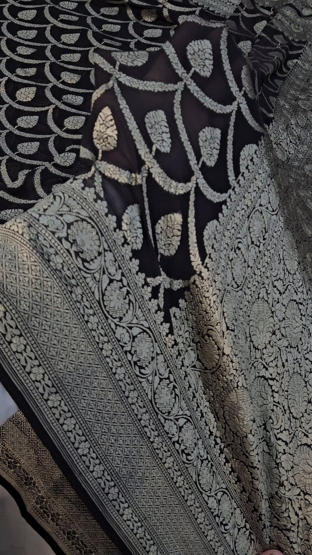 pure georgette silk jaal buta woven tested zari banarasi saree in Premium black