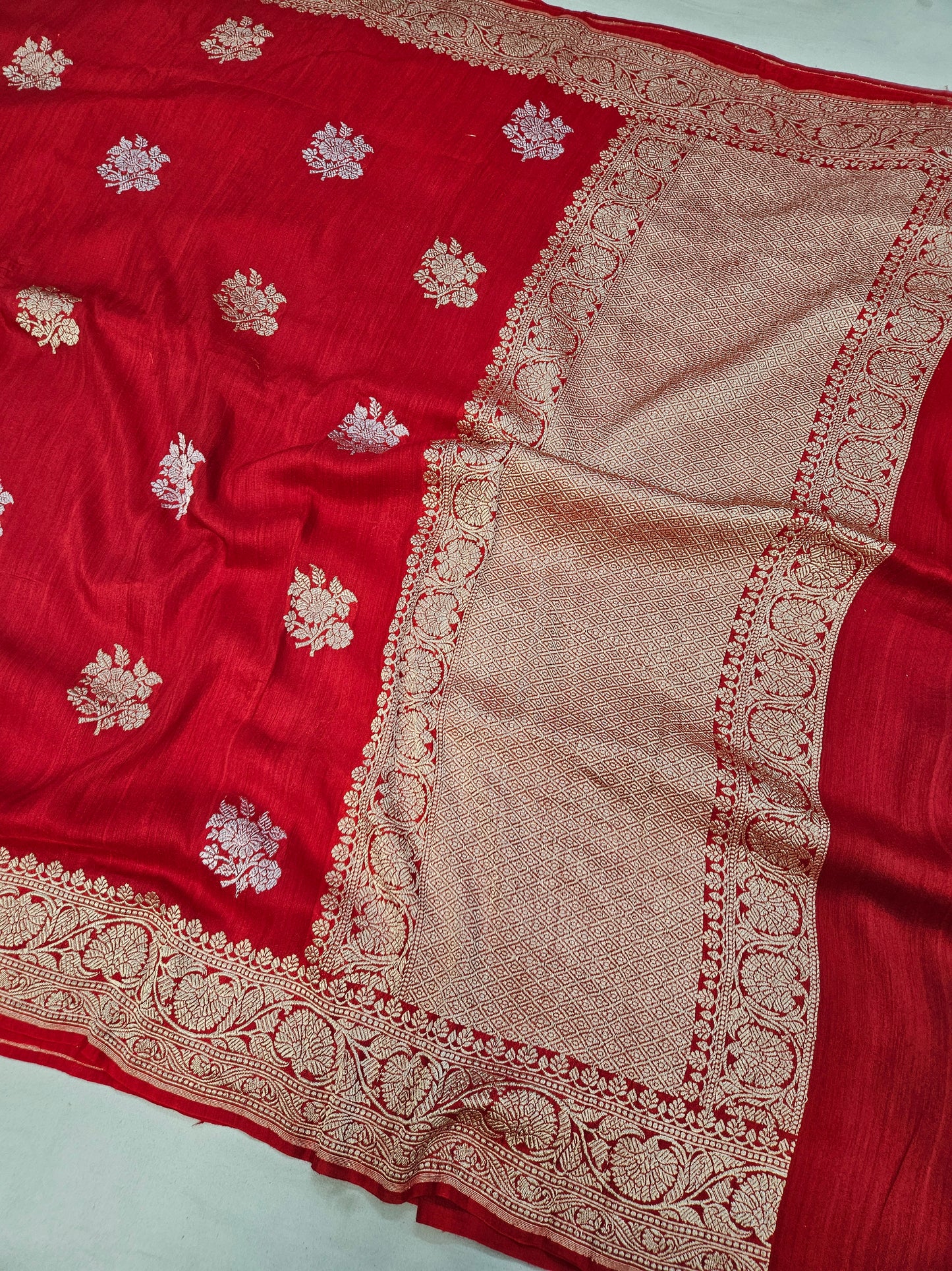 handloom pure moonga silk banarasi saree in Red