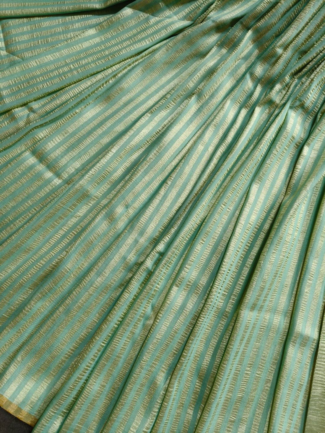 PURE TISSUE SILK LEHARIYA WEAVE BANARASI SAREE IN PISTA GREEN