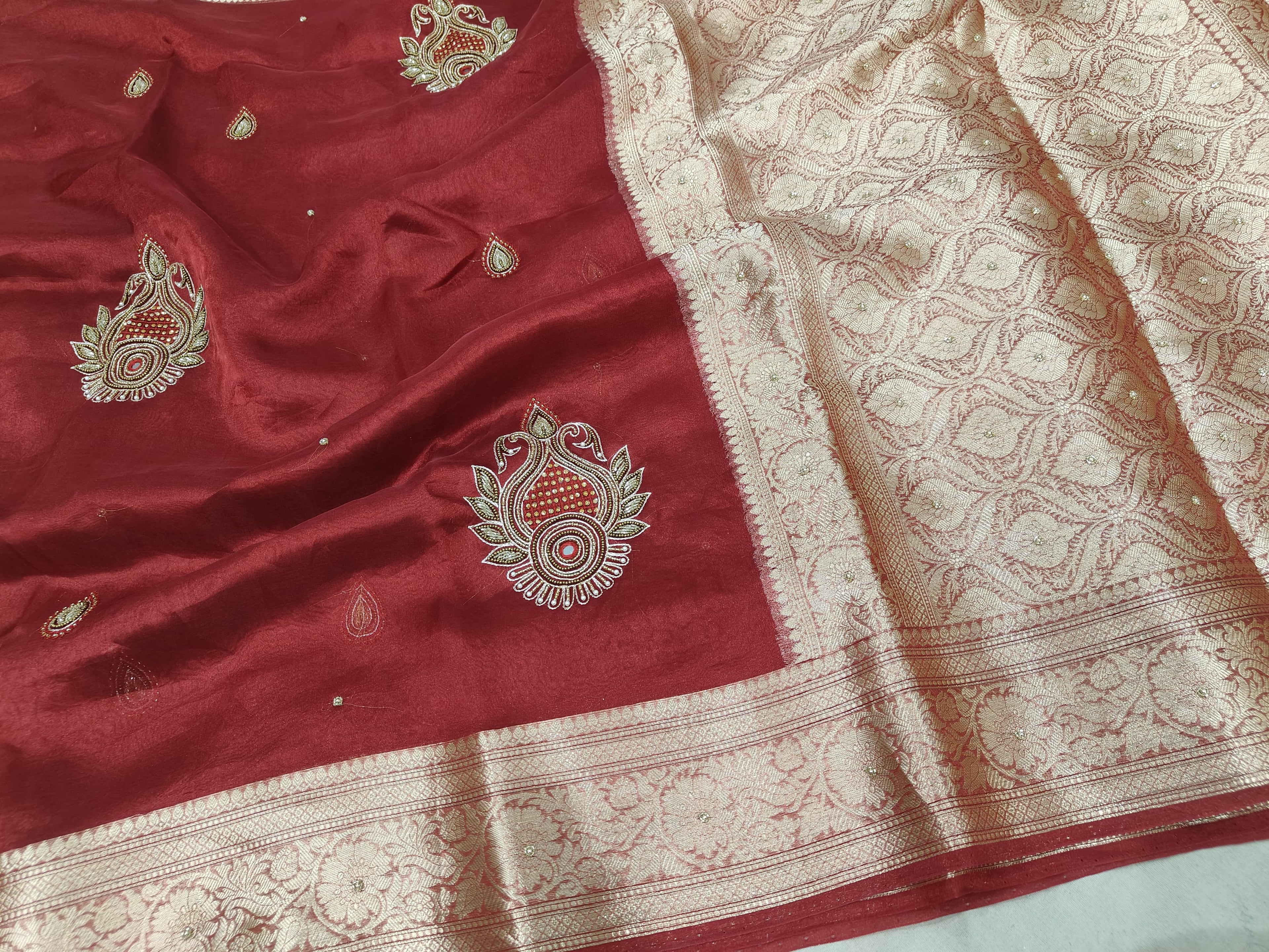 AARI HANDWORK PURE TISSUE SILK BANARASI SAREE IN SHINE RED