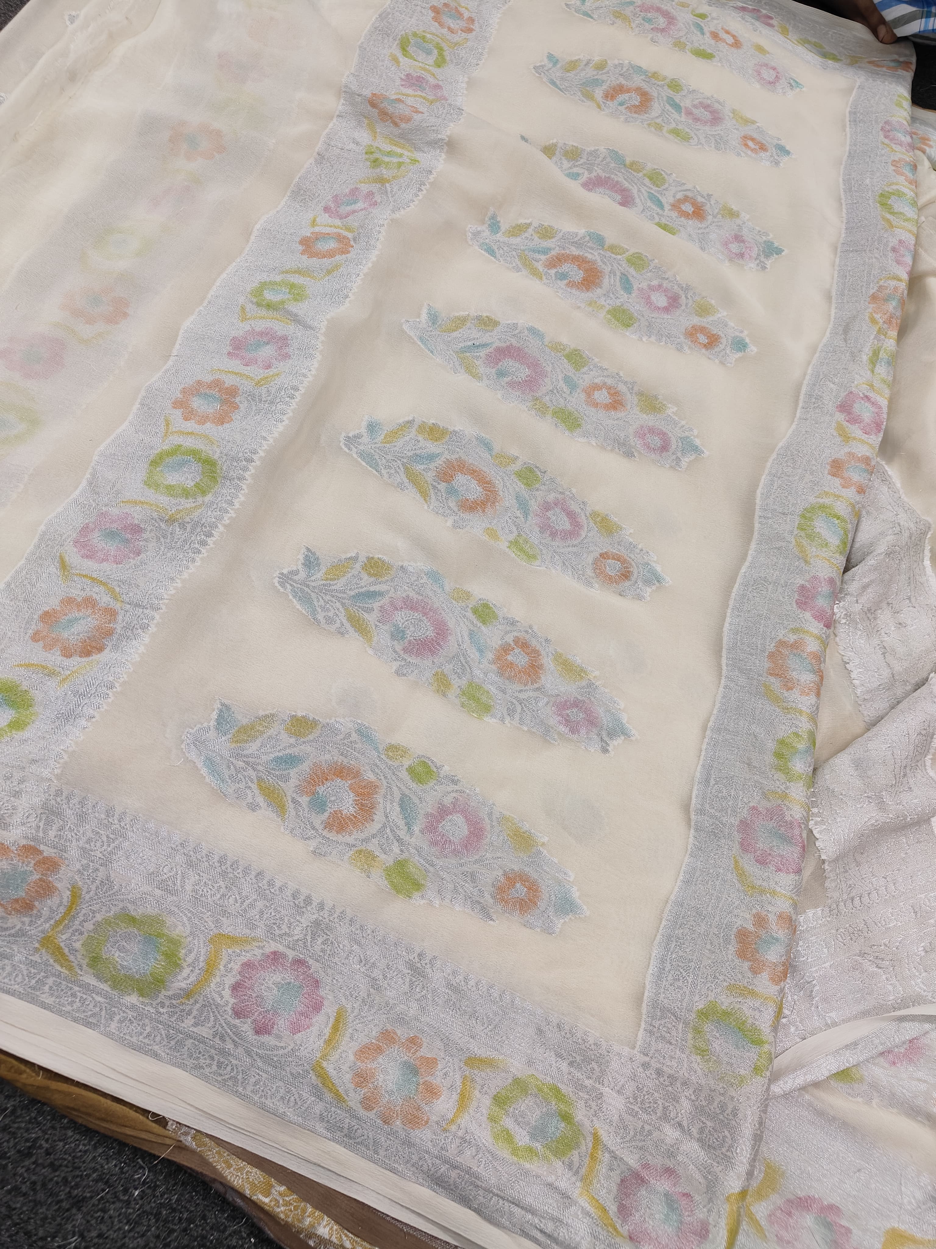 PURE CHIFFON SILK HAND-BRUSH WORK SILVER BUTI BANARASI SAREE/ CREAM