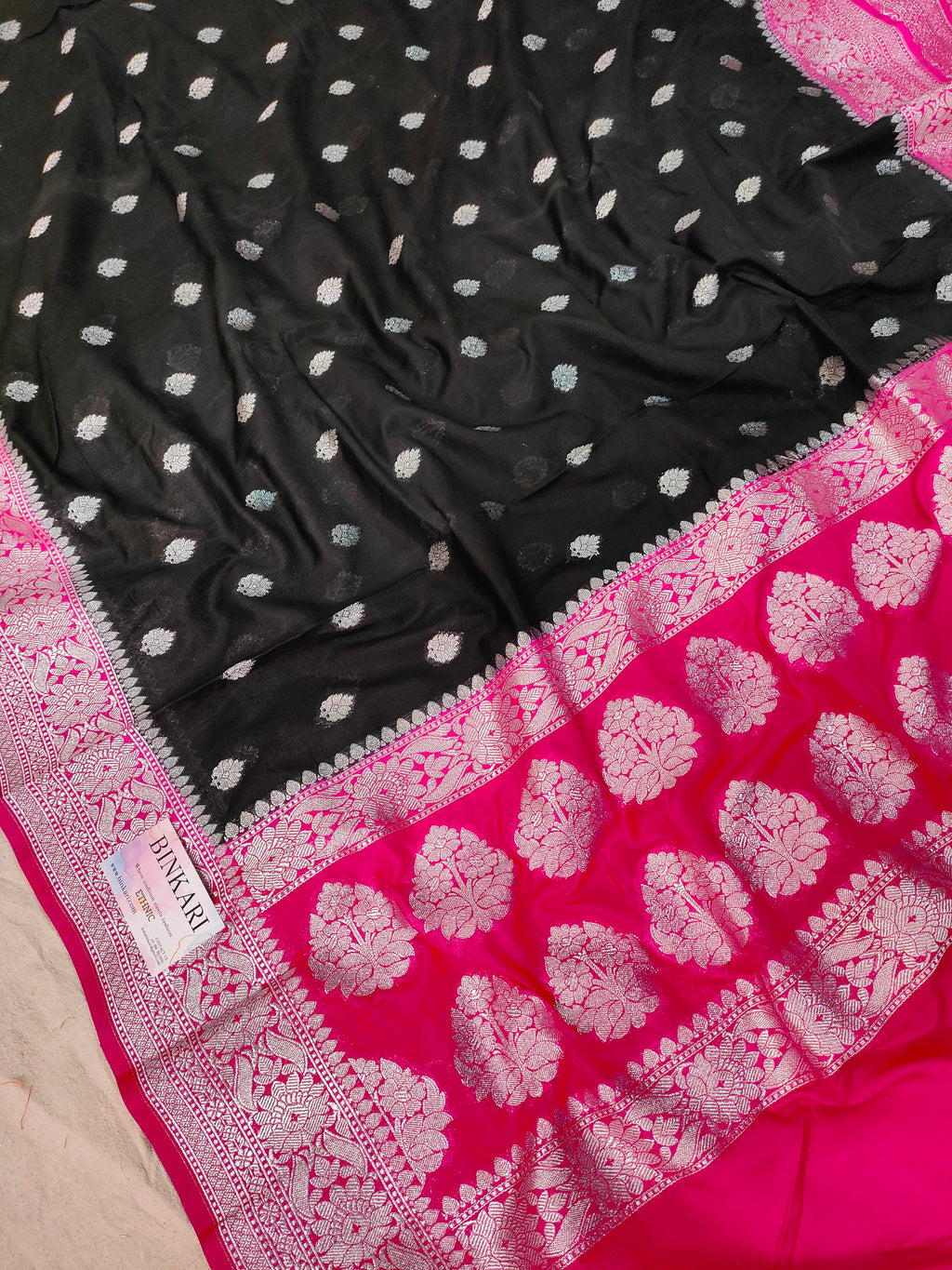 Banarasi Soft Faux Katans Georgette Saree With Blouse Faux Silver Zari Buti Pattern / Black-Pink