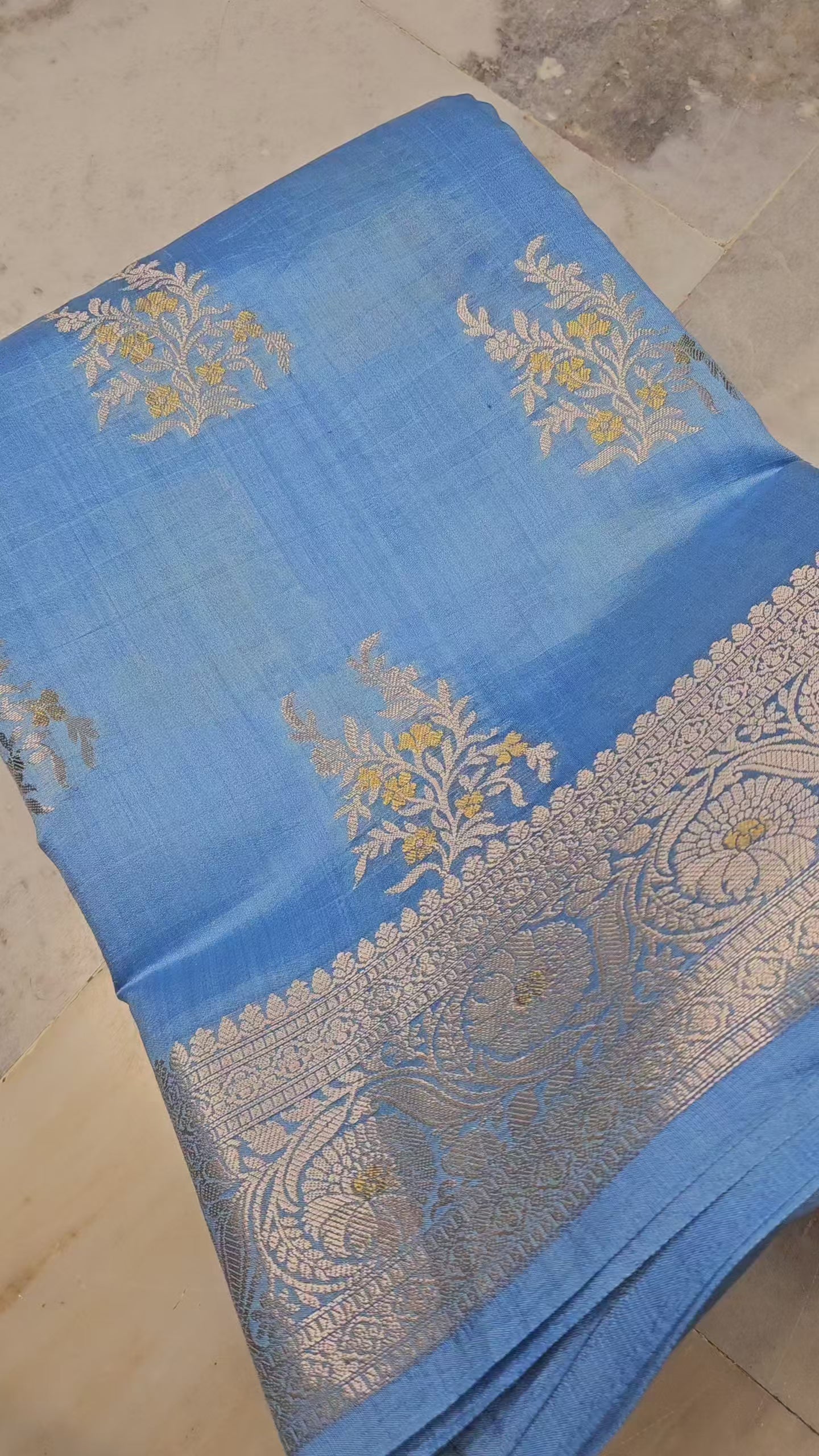 Pure Chiniya Silk Woven Buta Banarasi Saree